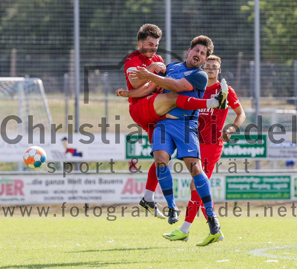2023-07-08_133_FC_Langengeisling_gegen_TSV_Buchbach | Erding, Deutschland, 08.07.2023:
Fußball, Bezirksliga Oberbayern Ost 2023 / 2024, Testspiel, FC Langengeisling gegen TSV Buchbach, Endergebnis: 0:6

Simon Kampmann (TSV Buchbach, #3), Florian Rupprecht (FC Langengeisling, #11)

Foto: Christian Riedel / fotografie-riedel.net
