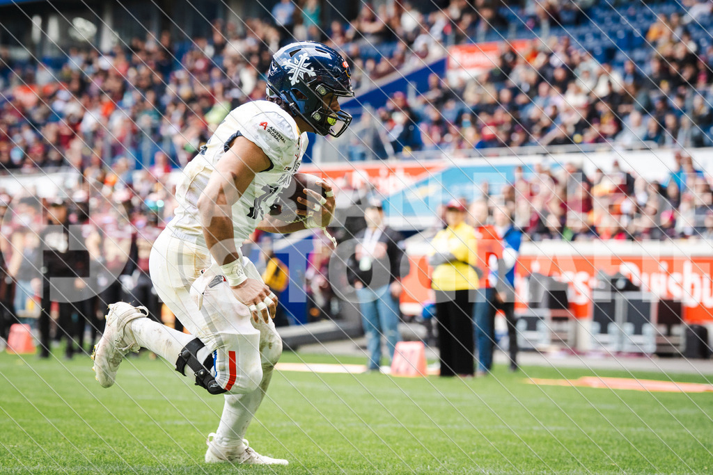 GER Rhein Fire vs. Paris Musketeers, Football, European League of Football, Spieltag 4, Saison 2025, 08.06.2025 | GER Rhein Fire vs. Paris Musketeers, Football, European League of Football, Spieltag 4, Saison 2025, 08.06.2025Foto: Fabian Friese - Realisiert mit Pictrs.com