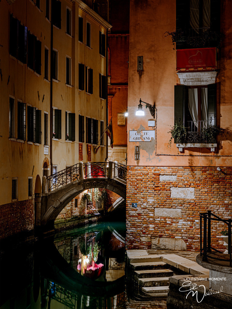 20220309-225410 ITALIEN-Venedig_040-1 Kopie | Herzlich willkommen auf meiner Seite! Ich bin Elke Wallnisch, Deine Fotografin für lichtstarke Momente. Der Name steht für alles, was mich mit der Fotografie verbindet: Das Licht und seine machtvolle Wirkung auf eine Situation oder unsere Stimmung - Realisiert mit Pictrs.com