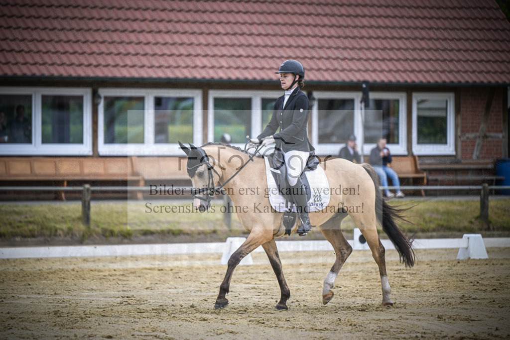 DOS_3111 | Entdecke hochwertige Reitturnierfotos von Foto Oger. Professionell, emotional und authentisch – jetzt Lieblingsmomente im Shop bestellen. - Realisiert mit Pictrs.com
