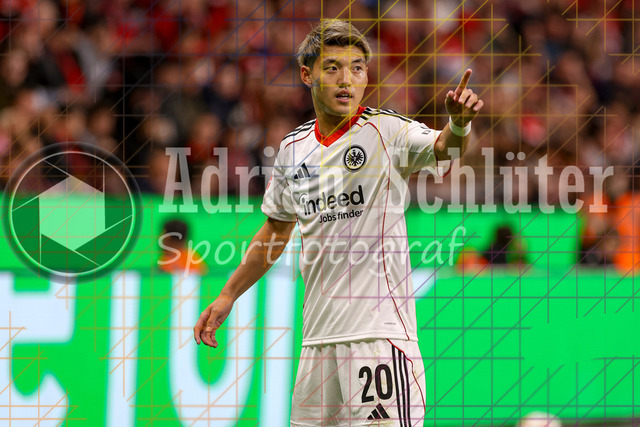 Bayer 04 Leverkusen vs Eintracht Frankfurt - Bundesliga  | Leverkusen, Deutschland, 12.09.25:   Ritsu Doan (Eintracht Frankfurt) gestikuliert, Gestik waehrend des Spiels der Bundesliga zwischen  Bayer 04 Leverkusen vs Eintracht Frankfurt in der BayArena(Foto von Brauer-Fotoagentur / Adrian Schlueter)