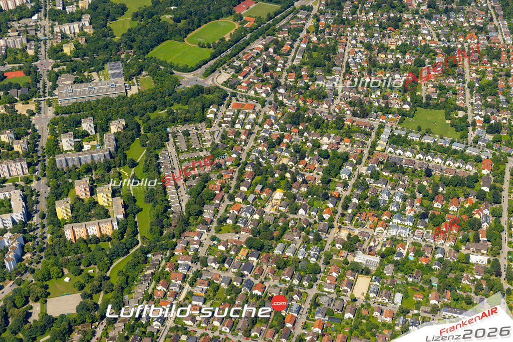 Aktuelles Luftbild von Gartenstadt Trudering München - Die Luftaufnahme wurde 2022 mittels UL-Flugzeug erstellt ( keine Drohne ) - hochauflösende Kamera-Systeme von  Canon -Beste Qualität - Für grossformatige Ausdrucke geeignet. Die Geschenkidee !