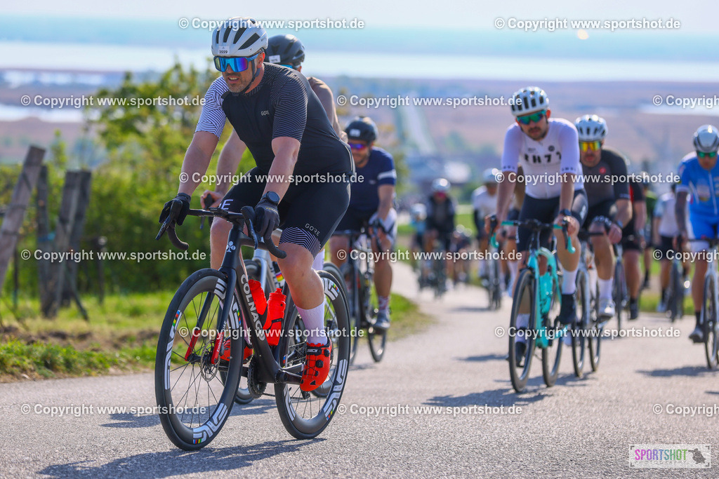 TRA_0531 | Neusiedlersee Radmarathon 2026@sportshot_your_pictrs #yourpictures#roadtowm2029 #nrm #neusiedlerseeradmarathon #neusiedlersee #neusiedlerseetourismus #burgenland #mörbisch #nrm26 #burgenlandtourismus #voglundco #poweredbyburgenlandtourismus #radsport #rad #marathon #ucigranfondo #visitburgenland #ucigranfondoworldseries