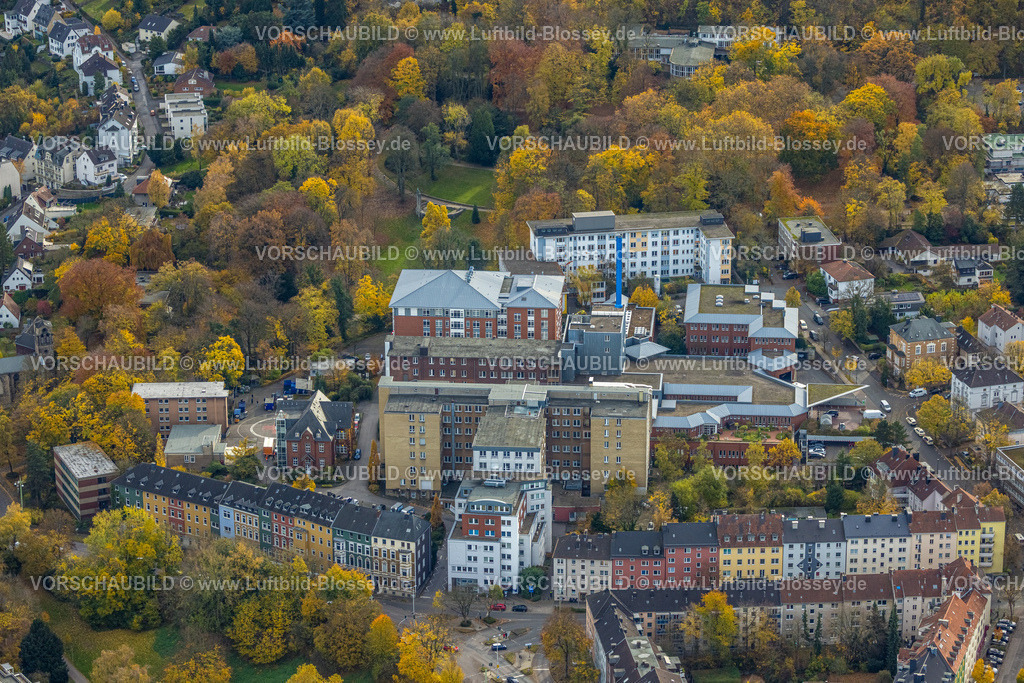 Hagen251101206 | Luftbild, Agaplesion Klinikum Hagen gGmbH, Hubschrauberlandeplatz, herbstliche Bäume, Wehringhausen, Hagen, Ruhrgebiet, Nordrhein-Westfalen, Deutschland