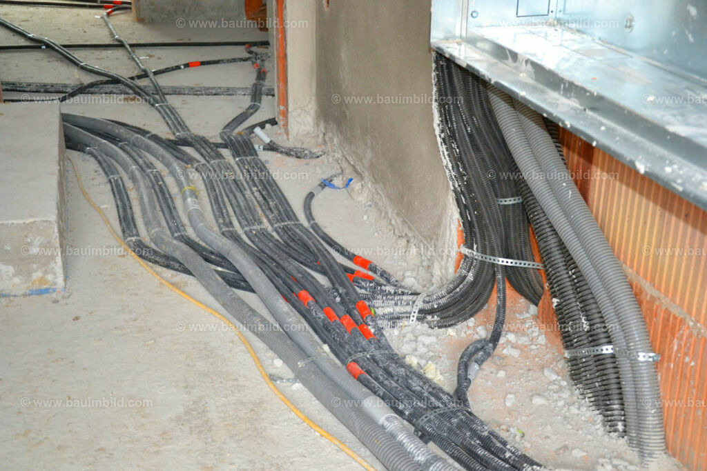 bib-lg17-elektroinstallation-0182 | Nach LV-Leistungsgruppen sortierte Detailfotos über den Bau eines Hauses. Alle Hausbau-Bilder direkt vom Urheber und Autor der Website Haus-Selber-Bauen.com