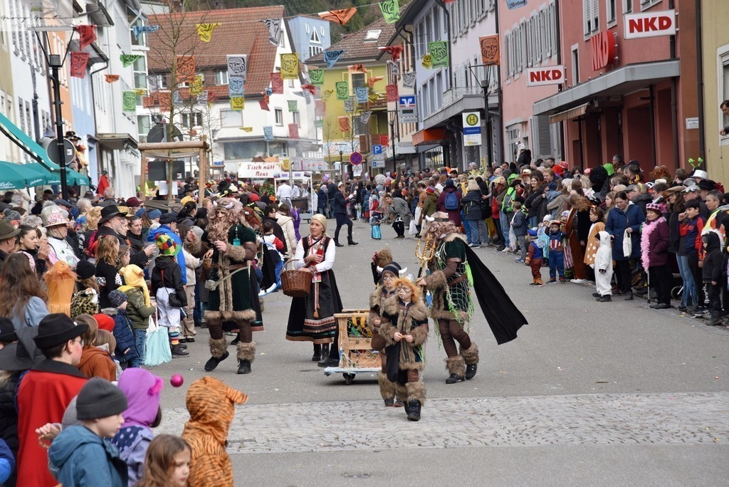 FasMontag _24-035-RA | Fotoblog Schwarzwald, Foto Blog Wiesental, Pfaffenberg, Winterzauber, Zeller Bergland, Zell im Wiesental, Fotoblog Wiesental, Landschaftsfotos, Bilder Wiesental, Natur, Naturbilder, Fastnacht, Zeller Fastnacht, Zeller Fasnacht, Zeller Bergland, Belchen, - Realisiert mit Pictrs.com