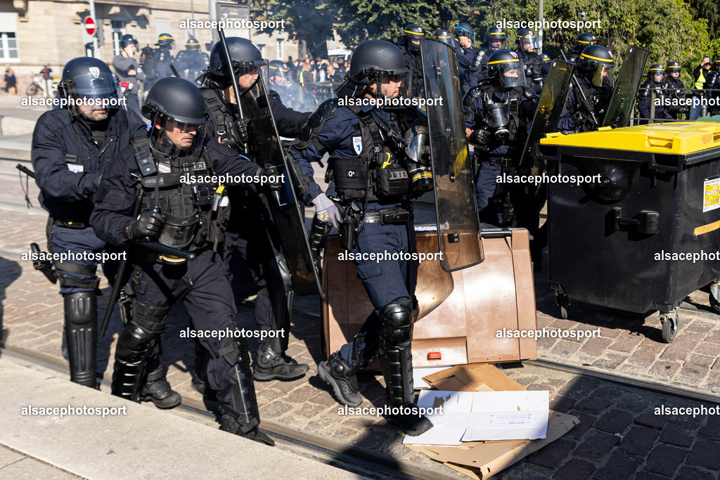 _B7A0156 | manifestation de lycéens à Strasbourg, le 6 octobre 2026, dans le cadre d’un mouvement national de protestation contre les conditions d’apprentissage. - Realisiert mit Pictrs.com
