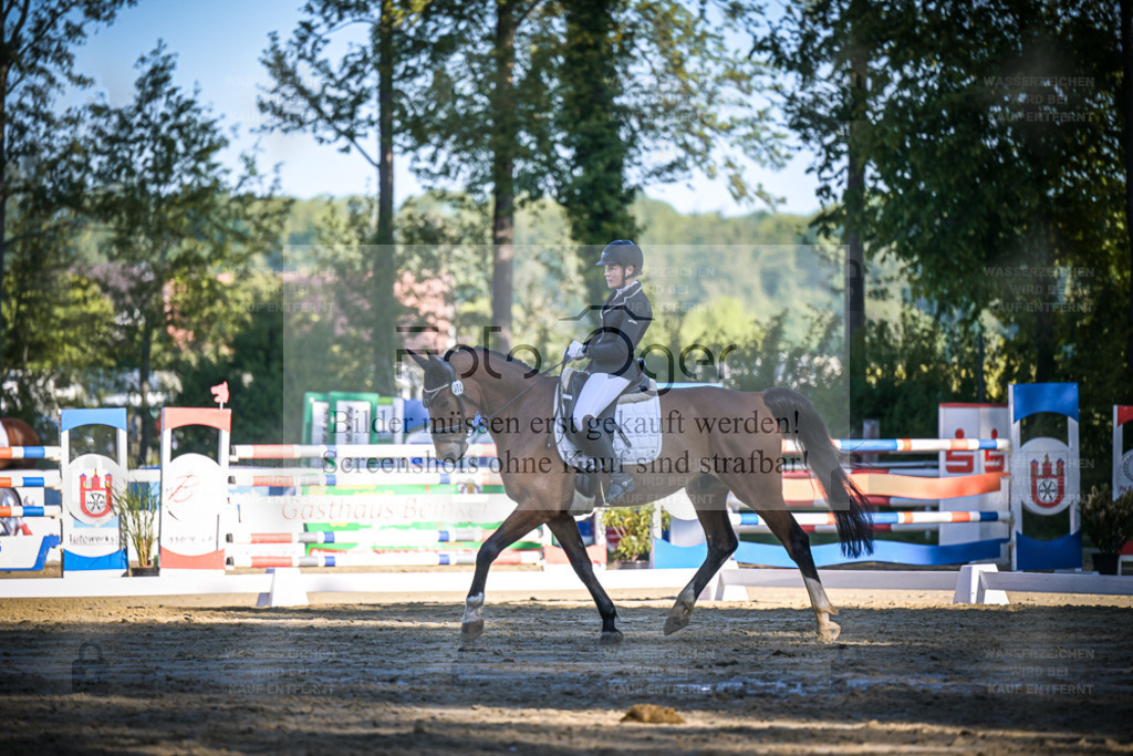 DOS_4400 | Entdecke hochwertige Reitturnierfotos von Foto Oger. Professionell, emotional und authentisch – jetzt Lieblingsmomente im Shop bestellen. - Realisiert mit Pictrs.com