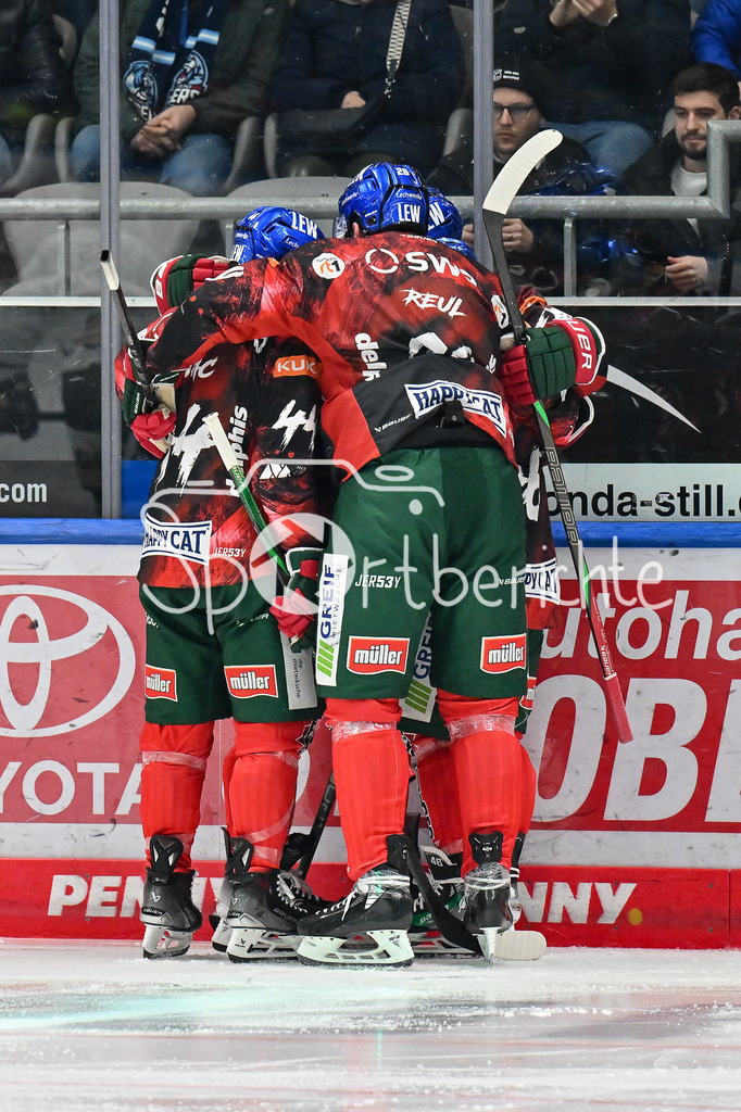 Augsburger Panther - Straubing Tigers | Jubel der Panther nach dem Treffer zum 1-0 / Freude / Happy / Tor / DEL: Augsburger Panther - Straubing Tigers, Curt Frenzel Stadion am 29.11.2024