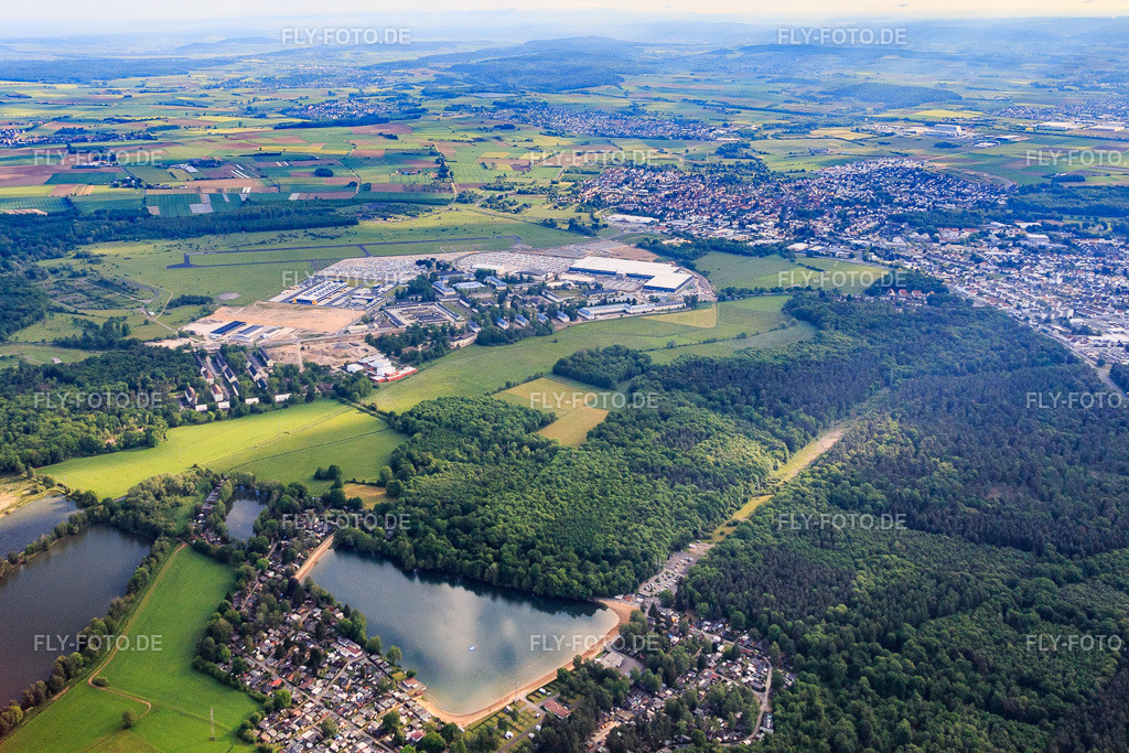 Gewerbepark Fliegerhorst mit bergler industrieservices GmbH und DHL Freight Erlensee https://www.gewerbepark-fliegerhorst.de/ https://www.industrieservices.de/ https://www.dhl.com/de-de/home/unsere-unternehmensbereiche/fracht.html | Luftbild: Gewerbepark Fliegerhorst mit bergler industrieservices GmbH und DHL Freight Erlensee https://www.gewerbepark-fliegerhorst.de/ https://www.industrieservices.de/ https://www.dhl.com/de-de/home/unsere-unternehmensbereiche/fracht.html im Ortsteil Rückingen in Erlensee im Bundesland Hessen in Deutschland. Foto: IMG_088799.jpg vom 20.05.2016 durch Werner Riehm/FLY-FOTO.de - Realisiert mit Pictrs.com