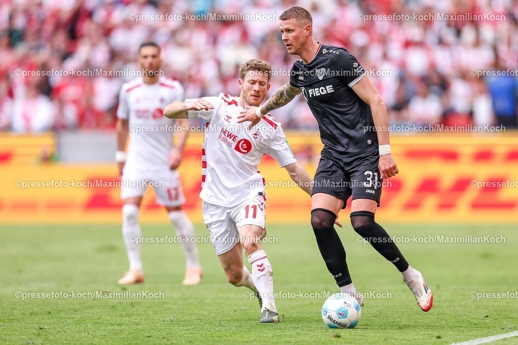 1FC20042501190 | 20.04.2025, Fußball, 1. FC Köln - Preußen Münster, 2.. Fußball Bundesliga, 30. Spieltag, RheinEnergie-STADION, Saison 2024 2025: Florian Kainz (FC Koeln #11) im Zweikampf gegen Holmbert Aron Fridjonsson (Preussen Muenster #31) DFB regulations prohibit any use of photographs as image sequences and or quasi-video.