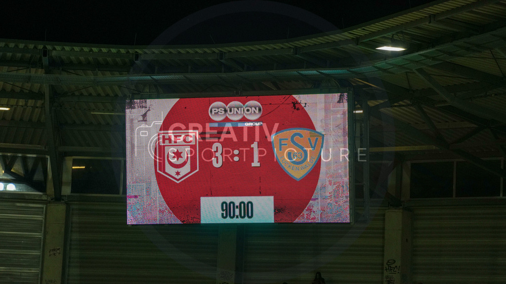 Fußball, Herren, Saison 2025/2026, Regionalliga Nordost, 5. Spieltag, Hallescher FC vs. FSV 63 Luckenwalde, Dienstag 26.08.2025, Leuna-Chemie-Stadion Halle, | Fußball, Herren, Saison 2025/2026, Regionalliga Nordost, 5. Spieltag, Hallescher FC vs. FSV 63 Luckenwalde, Dienstag 26.08.2025, Leuna-Chemie-Stadion Halle, Im Bild: Die Anzeigetafel im Leuna-Chemie-Stadion zeigt den Endstand der Partie. - Realisiert mit Pictrs.com