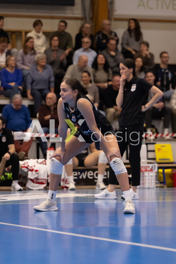 Volleyball I Frauen I Saison 2025-2026 I Volleyball NLA | Women I Round 16 I VC Kanti Schaffhausen - Viteos NUC I 31.01.2026 | 4 Milz Sara (CH) (Viteos NUC) – Zuspiel - Realisiert mit Pictrs.com