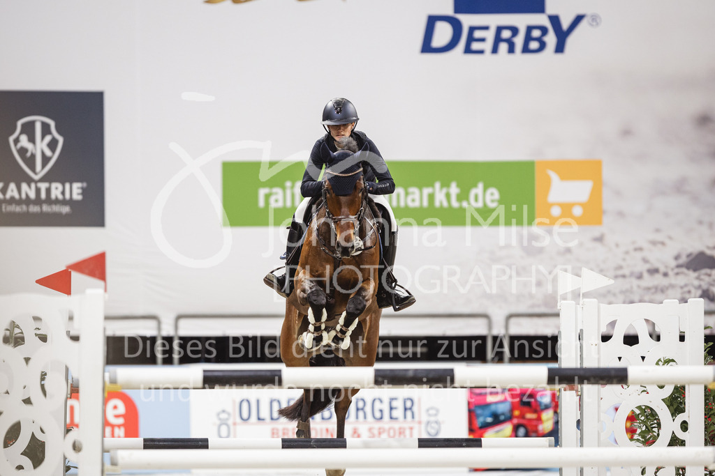 231028_Oldenburg_S1-Spr_Amateure-150 | Deine schönsten Turniermomente als professionelle Fotos! Entdecke hochwertige Pferdesport-Fotografie im Online-Shop. Jetzt Fotos finden & bestellen!