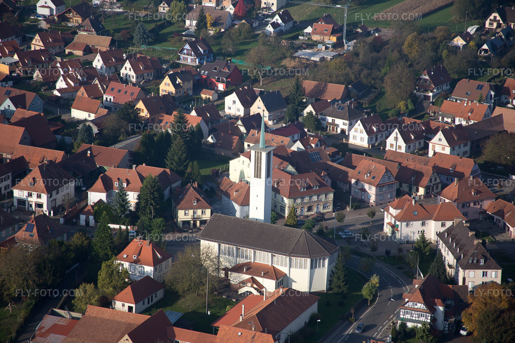 Aerial view: Village view in Hatten in the state Bas-Rhin, France.Photo: IMG_075637.jpg taken on 11/01/2014 by Werner Riehm/FLY-FOTO.comResolution of the original: 5472 x 3648 px