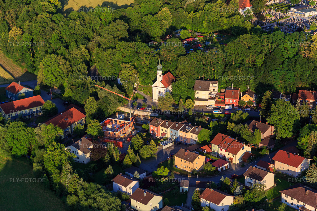 Luftbild: Wallfahrtskirche Maria im Steinfels in Landau an der Isar im Bundesland Bayern in Deutschland. Foto: IMG_090336.jpg vom 01.07.2016 durch Werner Riehm/FLY-FOTO.de