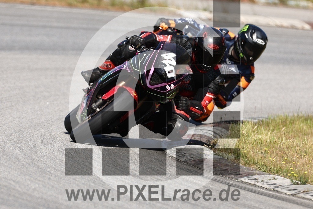 0420-20240509_00621 | Schöne Erinnerungen an spannende Momente - das festzuhalten ist unser Job. PIXELrace.de ist seit 2003 auf den Rennstrecken Europas unterwegs um die Action draußen beim Fahren und die wunderbare Stimmung imm Fahrerlager für euch einzufangen.