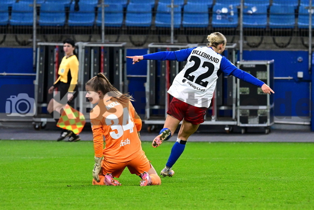 KBS Picture_HSV-Leverkusen_DFBpokal_Frauen_045 | v.l. Moll Anne (Bayer Leverkusen) kann das 0:1 durch Hillebrand Sophie (HSV Frauen) nicht verhindern ,Sportplatz :  Volksparkstadion, - Realisiert mit Pictrs.com