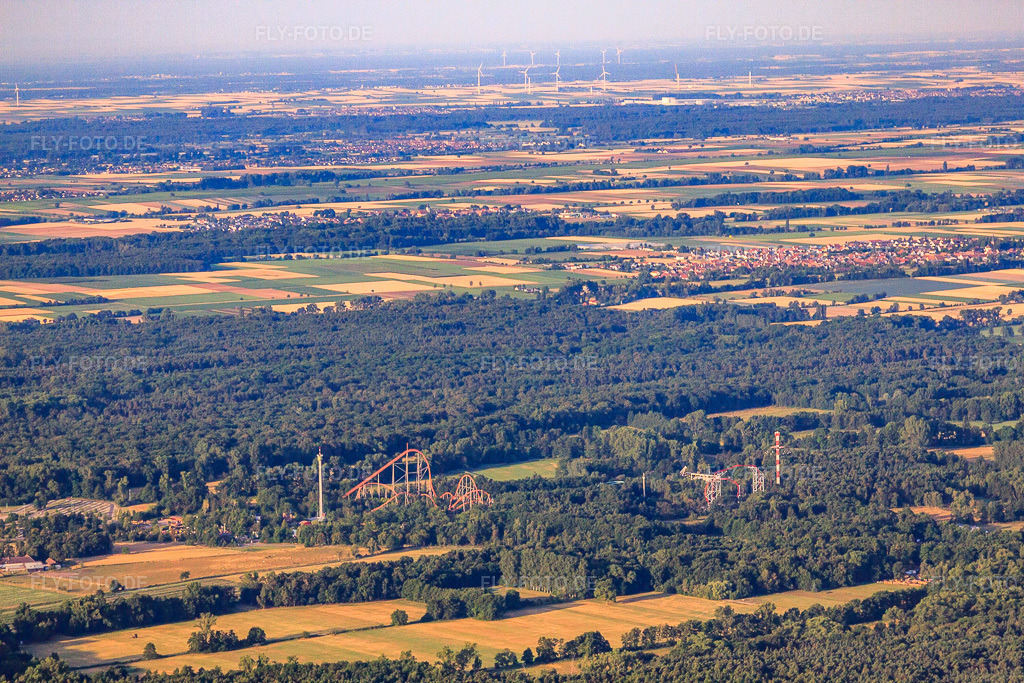 Luftbild: Holiday-Park am frühen Morgen in Haßloch im Bundesland Rheinland-Pfalz in Deutschland. – Foto: IMG_69589.jpg vom 04.07.2014 durch Werner Riehm/FLY-FOTO.de – Auflösung des Originals: 4752 x 3168 px – Plopsa tiktok page