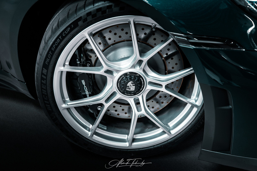 911 GT3 Touring Arlogrünmetallic | Entdecken Sie die faszinierende Welt von Alexander Tschuncky Arts: Kreative Fotografie, atemberaubende Automobilkunst und hochwertiger Bilderdruck. Lassen Sie sich inspirieren! - Realisiert mit Pictrs.com