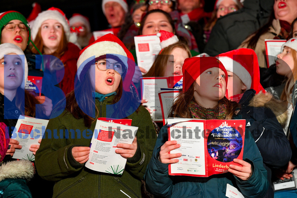 Weihnachtssingen im Stadion | {headline}



(Foto: Christian Schnaubelt / BOND)

 - Realisiert mit Pictrs.com