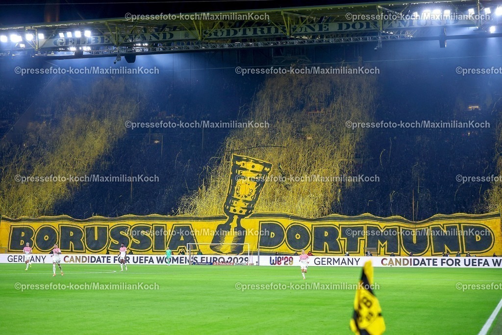 BVB02122501023 | 02.12.2025, Fußball, DFB-Pokal, Borussia Dortmund - Bayer 04 Leverkusen, Achtelfinale, Signal Iduna Park, Saison 2025 2026: Choreografie Choreo Choreography in der Fankurve in der ersten Halbzeit Banner in der Südkurve Gelbe Wand mit KonfettiDFB regulations prohibit any use of photographs as image sequences and or quasi-video.