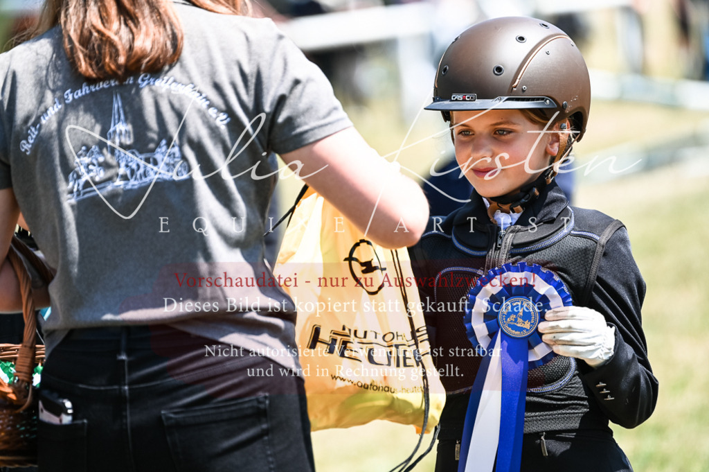 DSC_9933 | Pferde- und Turnierfotografie in Westsachsen. Pferdeportraits, Auftragszeichnungen und intuitive Kunst.