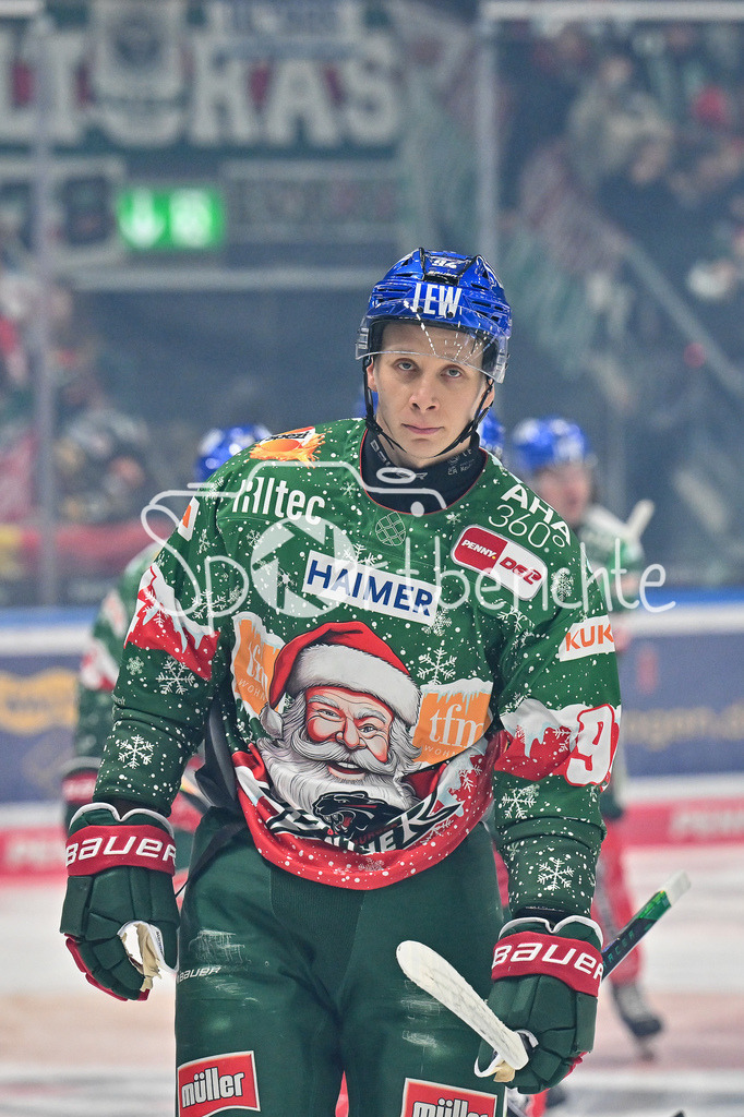 Augsburger Panther - Nürnberg Ice Tigers | Jubel der Hausherren nach dem Treffer zum 1-0 durch Anrei HAKULINEN (Augsburger Panther #94) / happy / Tor / Freude / Torschuetze / DEL: Augsburger Panther - Nuernberg Ice Tigers, Curt Frenzel Stadion am 06.12.2024