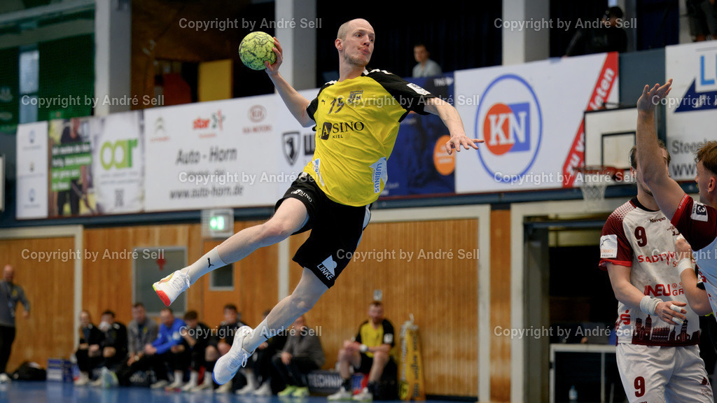 TSV Altenholz vs Stralsunder HV | Linus Dahmke (TSVA #15) / Handball 3. Liga Nord-Ost Männer 2025/2026 / TSV Altenholz vs Stralsunder HV / Edgar-Meschkat-Halle / Altenholz / 01.03.26 - Realisiert mit Pictrs.com