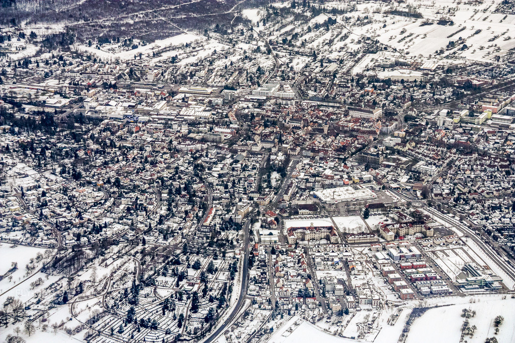 Luftbild: Stadtansicht aus Norden im Winter bei Schnee in Ettlingen im Bundesland Baden-Württemberg in Deutschland. Foto: IMG_17006.jpg vom 15.02.2009 durch Werner Riehm/FLY-FOTO.de