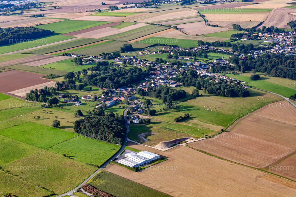 Aerial view: View of the town in Bourseville in the state Somme, France. – Photo: IMG_70996.jpg taken on 08/24/2014 by Werner Riehm/FLY-FOTO.com – Resolution of the original: 4752 x 3168 px