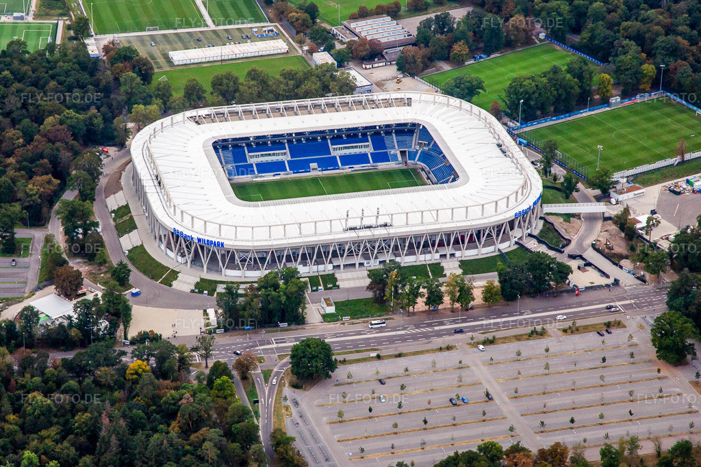 Luftbild: Fertig gestelltes BBBank Stadion Wildpark des Karlsruher Sport-Club e.V. im Ortsteil Innenstadt-Ost in Karlsruhe im Bundesland Baden-Württemberg in Deutschland. Foto: IMG_138765.jpg vom 16.09.2023 durch Werner Riehm/FLY-FOTO.deKarlsruher SC
