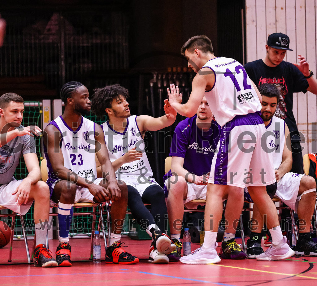 2022-05-29_015_SpVgg_Altenerding_gegen_Muenchen_Basket_2 | Erding, Deutschland, 29.05.2022:
Basketball, Bezirksliga 2021 / 2022, Herren Turnier der 2. der Aufstiegsrunden, SpVgg Altenerding gegen München Basket 2, Endergebnis: 

+a23+, Sebastian Weber (SpVgg Altenerding, #12)

Foto: Christian Riedel / fotografie-riedel.net