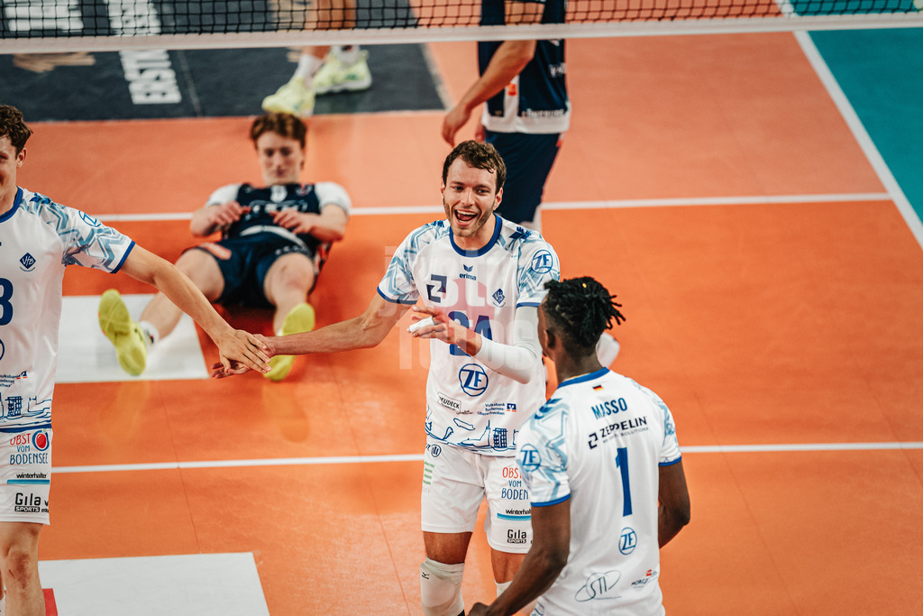 Volleyball | Herren | Saison 2024/2025 | 1. Volleyball Bundesliga Männer | Halbfinale | SVG Lüneburg vs. VfB Friedrichshafen | 19.04.2025 | Wessel Keemink (#24, VfB Friedrichshafen) jubelt