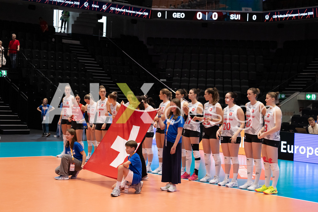 Georgia v Switzerland - CEV European League Women | KRIENS, SWITZERLAND - JUNE 12: Team of Switzerland during the national anthem at the CEV European League match between Georgia and Switzerland at Pilatus Arena on June 12, 2026 in Kriens, Switzerland. - Realisiert mit Pictrs.com