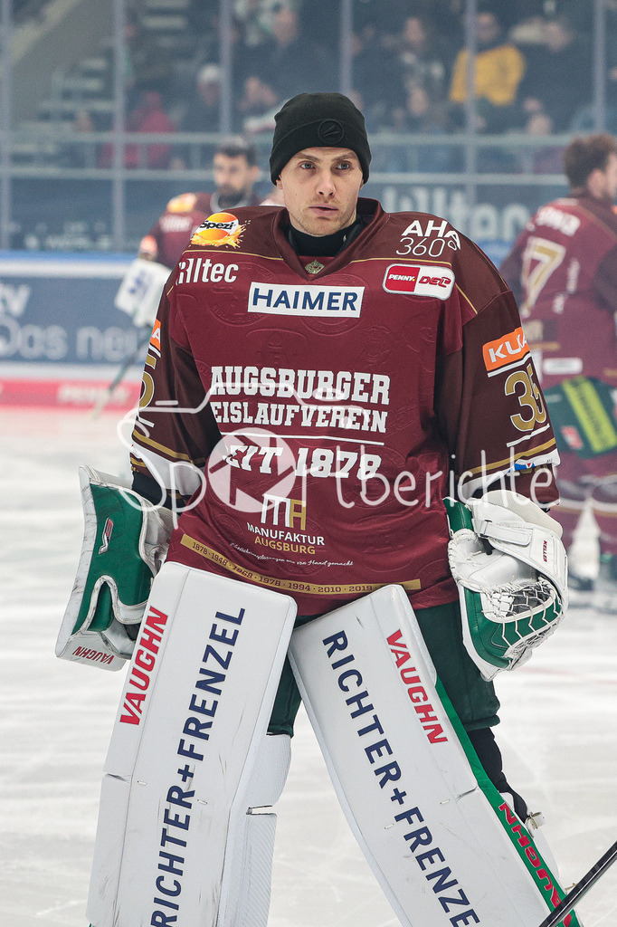 Augsburger Panther - EHC Red Bull München | Markus KELLER (AEV #35) vor der Partie im Traditionstrikot der Panther