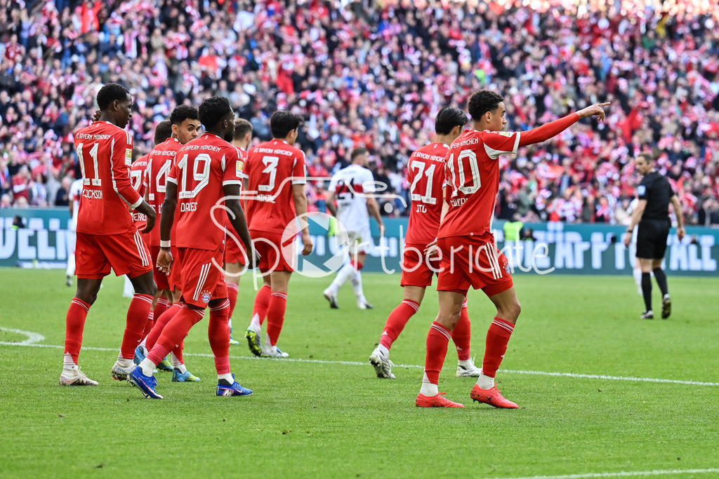 FC Bayern München - VfB Stuttgart | MUNICH, GERMANY - 19. APRIL: Bayern celebrating the goal to makes 1-1 / Tor / Torschuetze / Freude / Happy - Raphael GUERREIRO (FC Bayern Munich 22) during the Bundesliga Match between FC Bayern Munich vs. VfB Stuttgart at Matchday 30 at Allianz Arena / DFL REGULATIONS PROHIBIT ANY USE OF PHOTOGRAPHS AS IMAGE SEQUENCES AND/OR QUASI-VIDEO / Jamal MUSIALA (FC Bayern Munich 10)