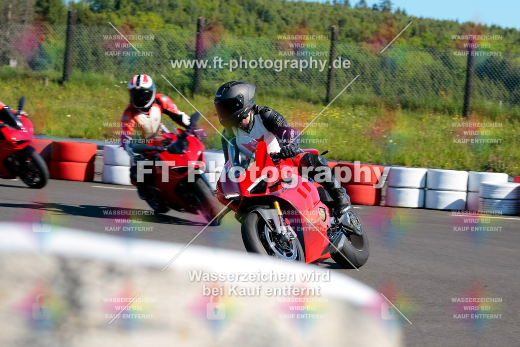 Moto-TeamOBK-21448 | Hier findet Ihr Bilder von Touristenfahrten auf der Nürburgring Nordschleife oder von anderen Veranstaltungen die ich besucht habe. Viel Spass beim Durch Schauen 