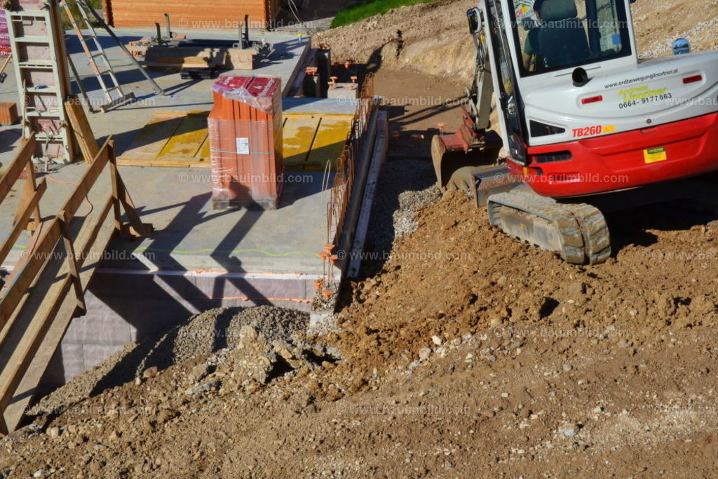 bib-lg02-erdarbeiten-0185 | Nach LV-Leistungsgruppen sortierte Detailfotos über den Bau eines Hauses. Alle Hausbau-Bilder direkt vom Urheber und Autor der Website Haus-Selber-Bauen.com