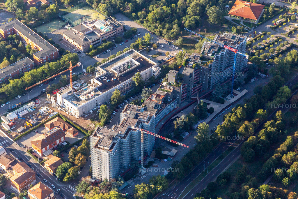 Aerial view: Windsor Park Center Condominium in Modena in the state Modena, Italy. – Photo: IMG_134879.jpg taken on 09/20/2022 by Werner Riehm/FLY-FOTO.com – Resolution of the original: 5472 x 3648 px – WWW.PALMIERIGESTIMM.IT