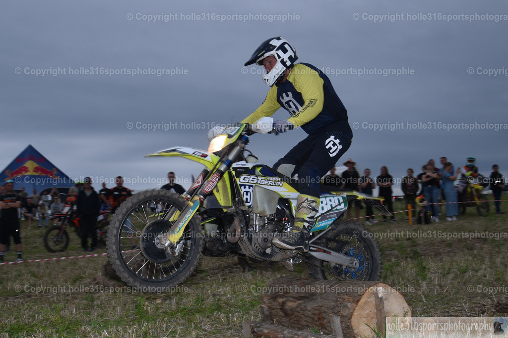 DSC_0246_01 (2) | Sportfotografie , Motorsport, Motoross, Reitsport, Mointainbike, Enduro,
Landschaft , Outdoor, Eventfotografie, Landschaft, Bilder online bestellen - Realisiert mit Pictrs.com