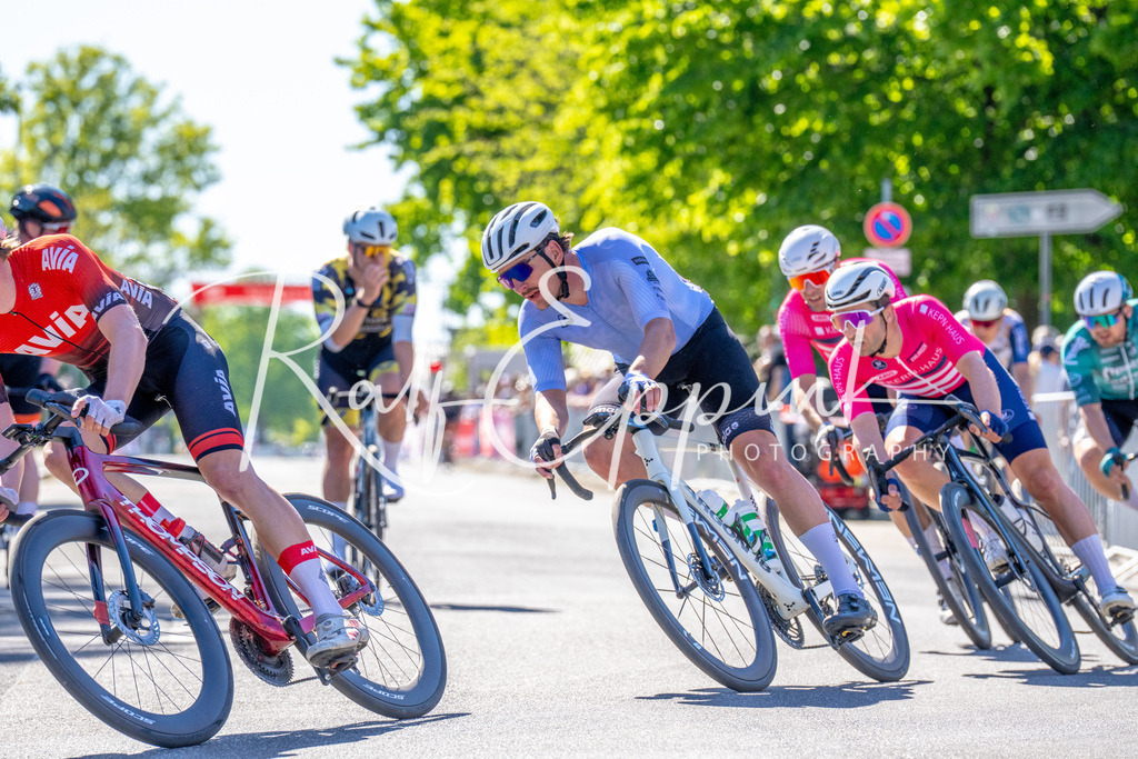 Spurt in den Mai 2026 - Großer Preis der Sparkasse Neuss | Annual one-day road cycling race "Großer Preis der Sparkasse Neuss" held in Büttgen, Germany, organized by VfR Büttgen 1912 e.V. The event features multiple races across all age categories from U11 youth to Elite men. - Realisiert mit Pictrs.com