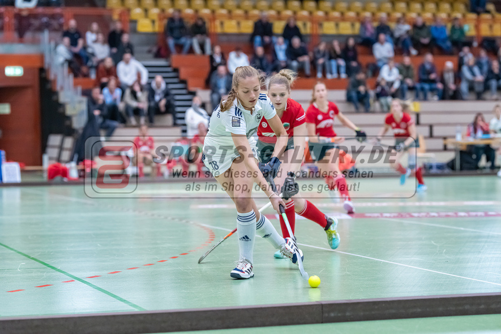 HK_20221126_101685 | 1. Bundesliga ( Halle ) Damen Crefelder HTC - Düsseldorfer HC am 27.11.2022 Crefelder HTC, Krefeld , Sophia Schwabe ( Düsseldorfer HC #18 )