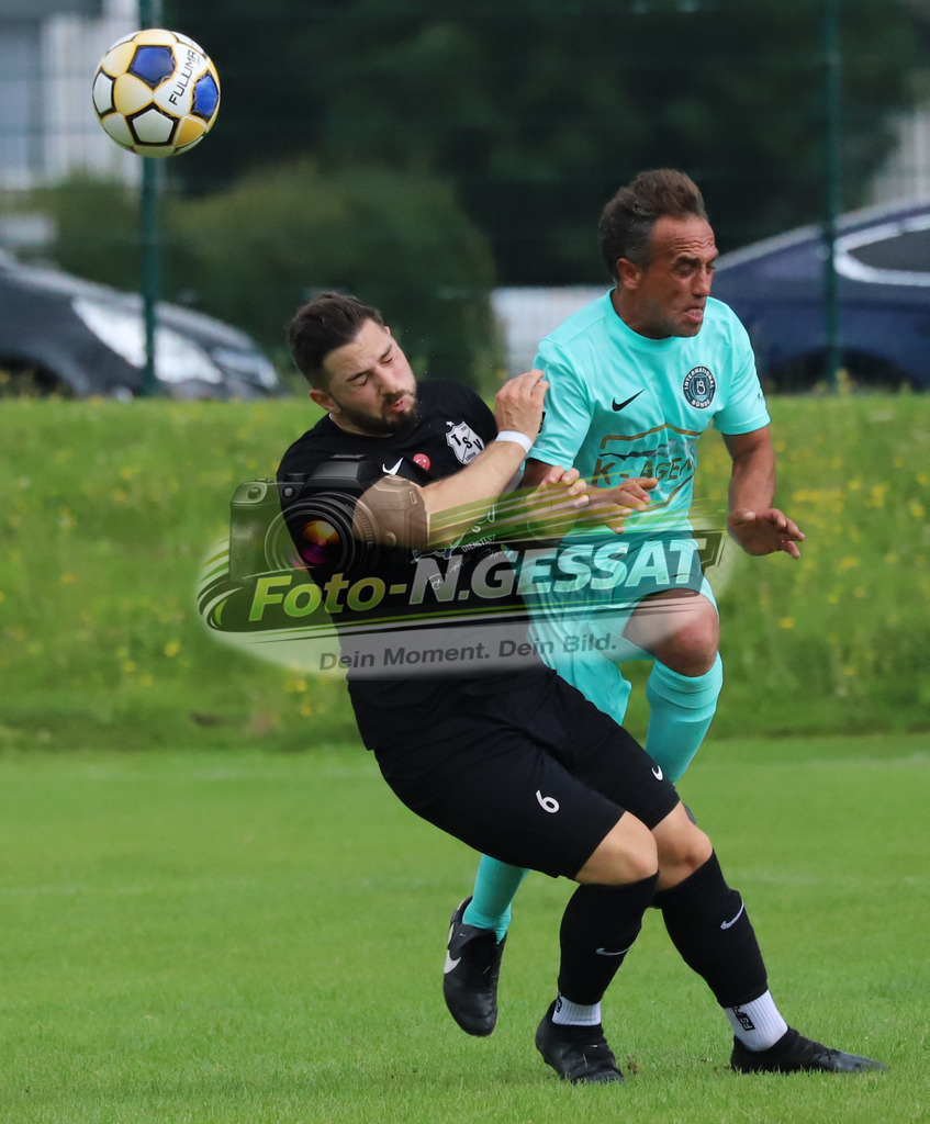 International Bünde - TSV Löhne | Auf dem Bild zu sehen: türkis International Bünde: Matasim Cigir ; schwarz TSV Löhne: Serkan KayaInternational Bünde, TSV Löhne, Saison 25/26, Kreispokal, Muckum, Deutschland - Realisiert mit Pictrs.com