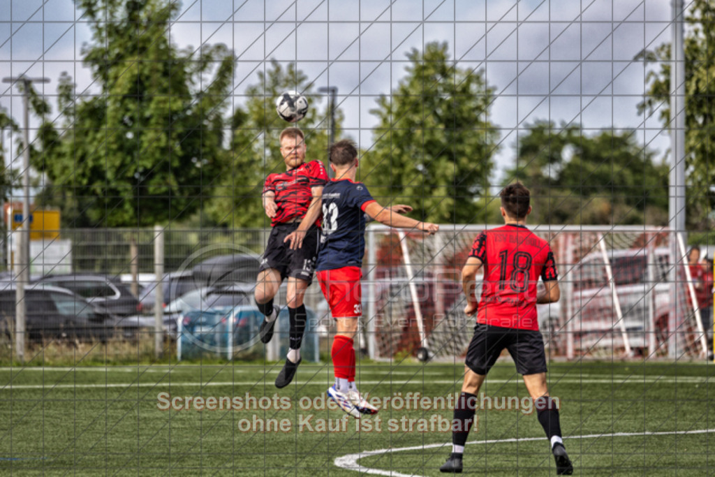 20250726_180015_0083-Bearbeitet | #,TSV Bad Boll (rot/schwarz) vs. TSVGG Plattenhardt (blau/rot), Fussball, DB-Regio-WFW-Pokal - wfv, 1.Runde, Saison 2025/2026, Kunstrasenplatz, Erlengarten 37, 73087 Bad Boll, 26.07.2025 - 17:30 Uhr,Foto: PhotoPeet-Sportfotografie/Peter Harich