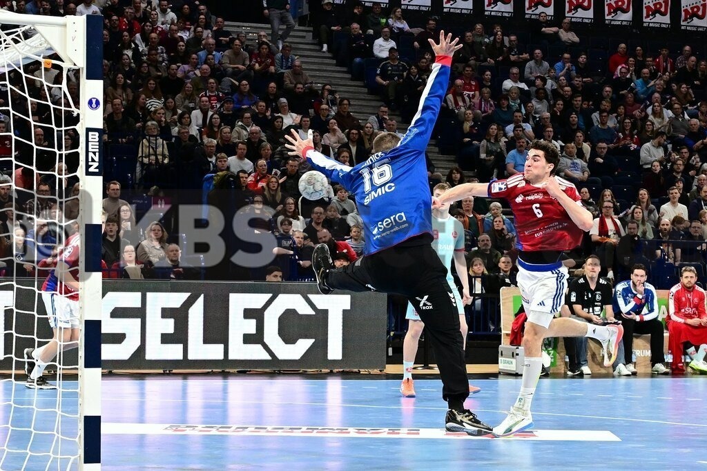 KBS Picture_HSVH-Melsungen_012 | v.l. Simic Nebojsa (MT Melsungen) , Kofler Elias (HSV Hamburg) ,Sportarena :  Barclays Arena Hamburg, - Realisiert mit Pictrs.com