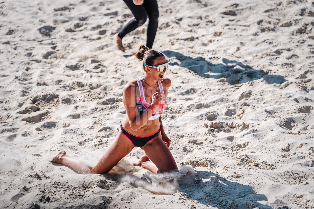 Beachvolleyball | Frauen | Allianz German Beach Tour 2025 | Tourstop Bremen | 12.06.2025 | Rika Dieckmann jubelt