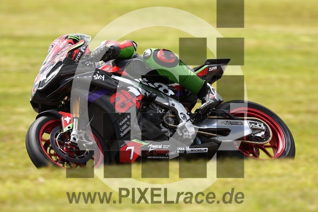 0007-20240530_00952 | Schöne Erinnerungen an spannende Momente - das festzuhalten ist unser Job. PIXELrace.de ist seit 2003 auf den Rennstrecken Europas unterwegs um die Action draußen beim Fahren und die wunderbare Stimmung imm Fahrerlager für euch einzufangen.