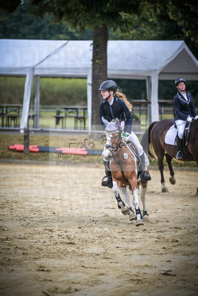 DOS_0957 | Entdecke hochwertige Reitturnierfotos von Foto Oger. Professionell, emotional und authentisch – jetzt Lieblingsmomente im Shop bestellen.Deutschlandweite Turnierfotografie. - Realisiert mit Pictrs.com