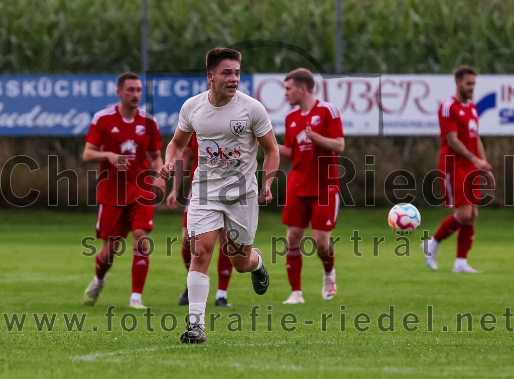 2023-08-04_058_SV_Walpertskirchen_gegen_FC_Finsing | Walpertskirchen, Deutschland, 04.08.2023:
Fußball, Kreisliga 2023 / 2024, 2. Spieltag, SV Walpertskirchen gegen FC Finsing, Endergebnis: 3:3

Adrian Alexy (SV Walpertskirchen, #41)

Foto: Christian Riedel / fotografie-riedel.net